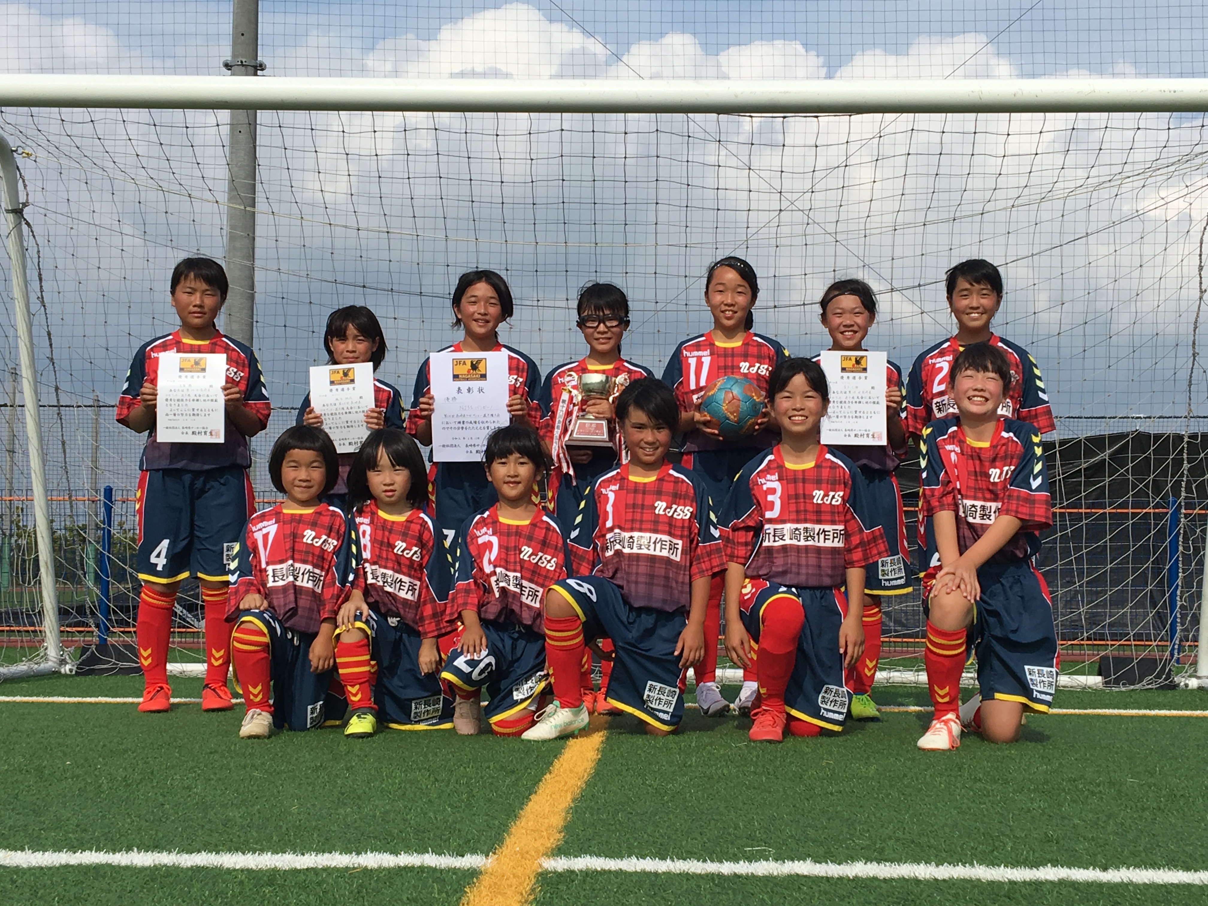 長崎女子サッカースクール Njss にユニフォームを贈呈しました 株式会社新長崎製作所